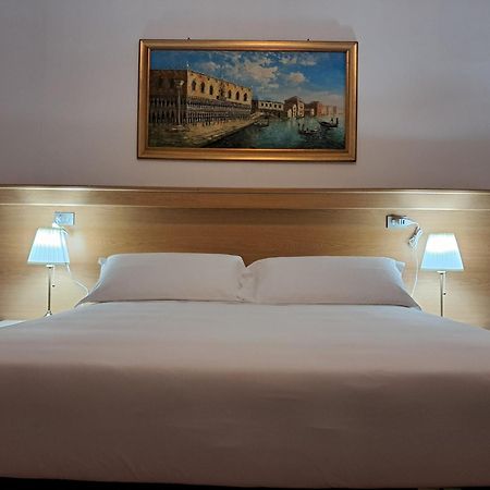 Hotel Tito 2 Mestre Luaran gambar