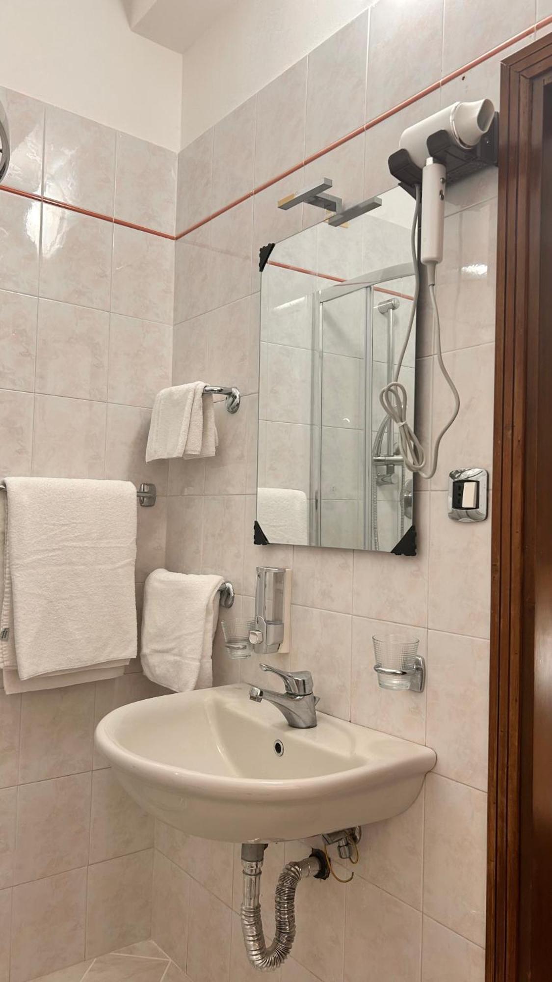 Hotel Tito 2 Mestre Luaran gambar