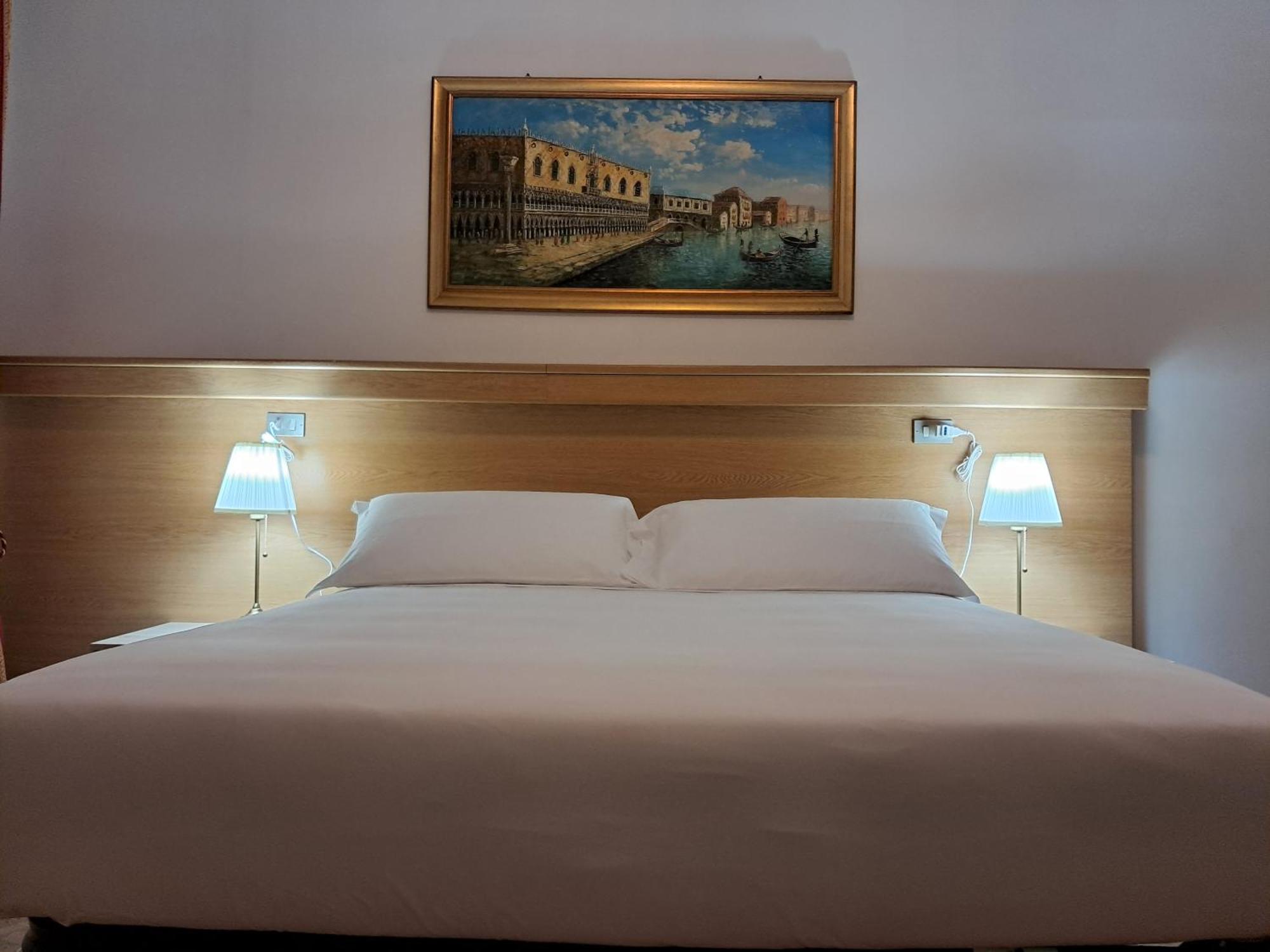 Hotel Tito 2 Mestre Luaran gambar